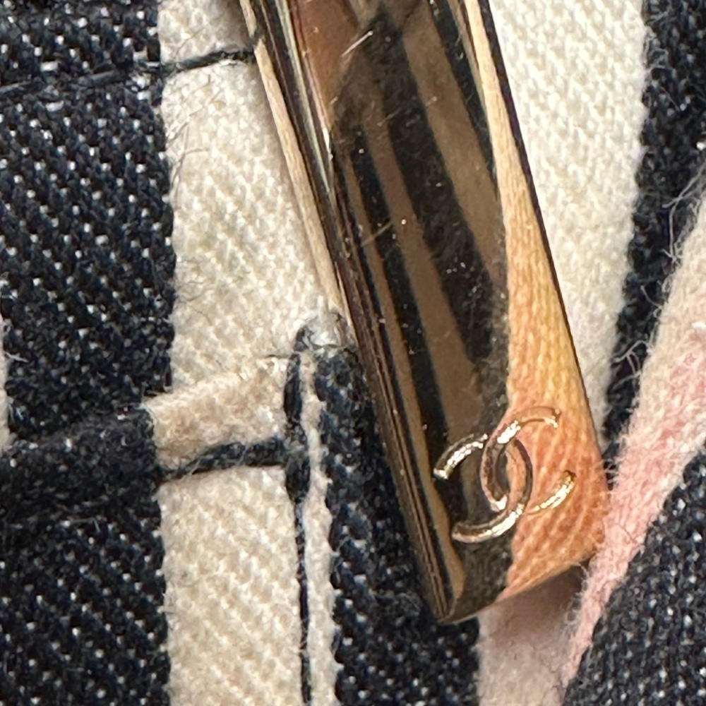 CHANEL Quilted Chevron Calfskin Small Single Flap Black Crossbody Bag + Dust Bag - Picture 11 of 15